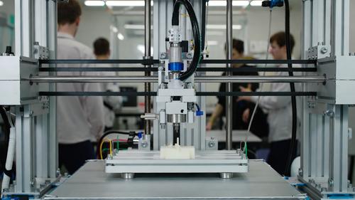 La primera impresora 3D del mundo con cambio automático de cabezales de impresión creada en RTU MIREA