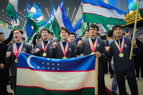 Mirziyoyev robototexnika bo'yicha jahon chempioni bo'lgan O'zbekiston terma jamoasini mukofotladi