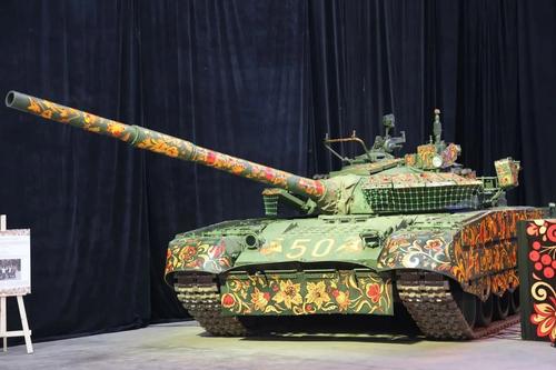 Camuflaje a la rusa: el T-80 pintado al estilo Khokhloma