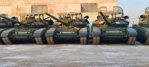 Tanques T-72B3M con blindaje reactivo «Relikt»