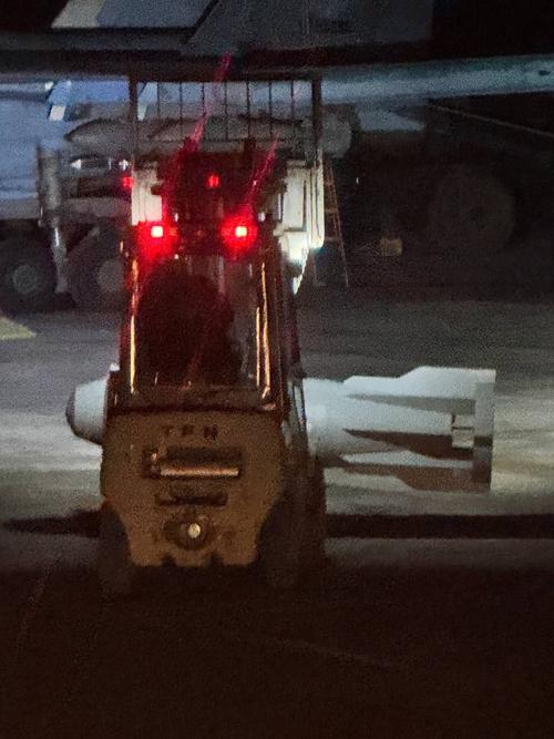 Loading FAB-1500 onto Su-34
