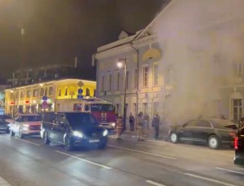 В центре Москвы сгорел премиальный седан Aurus Senat стоимостью около 30 млн рублей