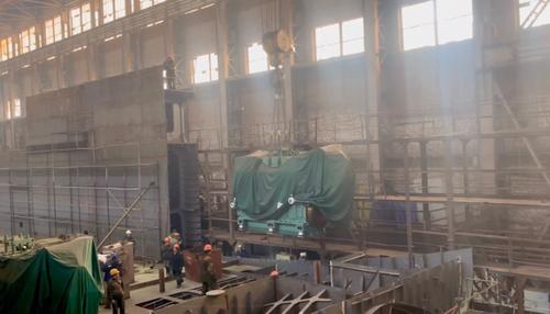 На «Окской судоверфи» завершена установка главного двигателя на арктическое судно RSD59ARC
