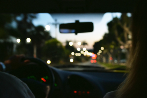 Para tener en cuenta los conductores: qué está categóricamente prohibido hacer en un coche nuevo hasta el final del rodaje