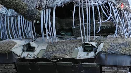 Russian tank with cable turret protection 