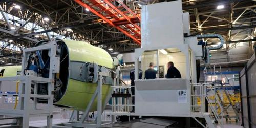 Corte de agujeros en el PKO MC-21 en el taller No. 246 de IAZ