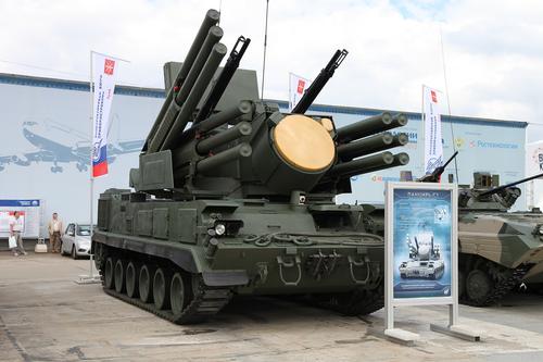 Will cover motorized riflemen on the march: broad capabilities of the latest Pantsir-SM-SV SAM system on a tracked chassis