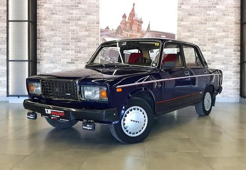 Un VAZ-2107 de exportación único con interior rojo se vende en Adigueya
