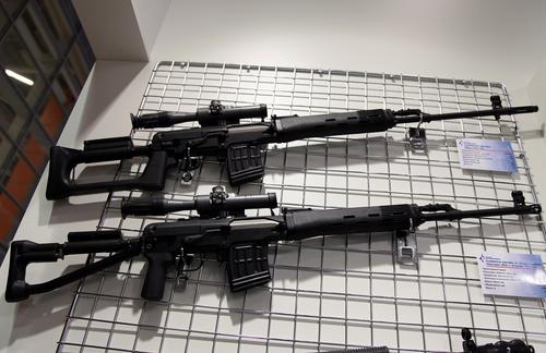 Rifles SVD (arriba) y SVDS (abajo)