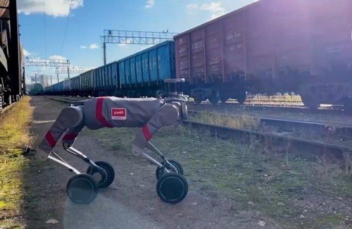 Robo-dog on the balance sheet of Russian Railways, equipped with wheels
