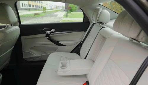 AvtoVAZ lanzará 100 Lada Aura especiales con interior de cuero en color beige antes de fin de año