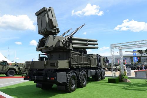 Новейший «Панцирь-СМД-Е» может устанавливаться на крыши: боевой модуль вооружили сразу 48 ракетами
