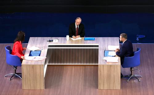 "It Pushes Development": Russian President on Relocating Major Company Offices to Regions