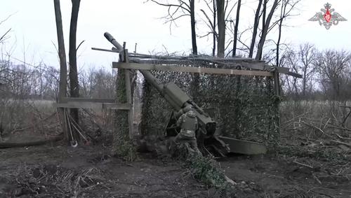 Российские бойцы сняли колеса с гаубицы «Гиацинт-Б» и обрезали станины: та самая русская смекалка