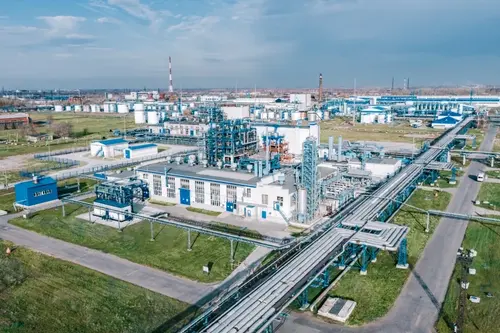 "Gazprom Neft" triplica la producción de aceites sintéticos este año