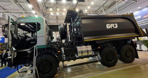 En Rusia se inauguró la producción de nuevos camiones civiles BAZ basados en vehículos militares