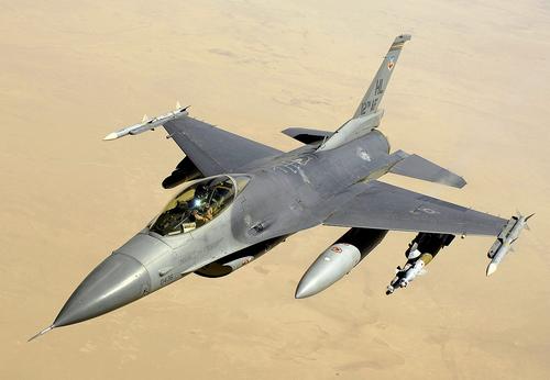 Un experto instó a los cazas Su-35S a escoltar a los Su-34NVO durante el lanzamiento de FAB debido a la amenaza de los radares F-16