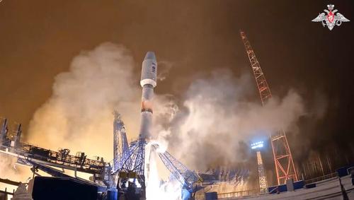 Появились уникальные кадры пуска ракеты-носителя «Союз — 2.1б» с космодрома Плесецк с военным спутником