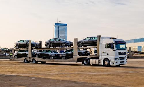 Todos los primeros Lada Aura se lanzaron en la configuración máxima Status