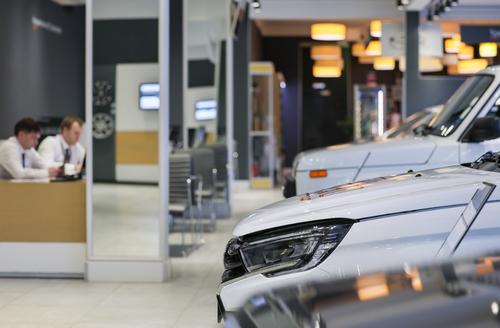 Россияне начали чаще покупать отечественные автотовары