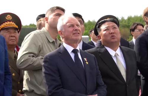 Ким Чен Ын следит за полетом Су-35 и Су-57 в Комсомольске-на-Амуре