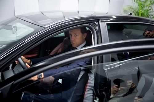 Мантуров протестировал электромобиль LADA e-Aura и провел заседание совета директоров «АвтоВАЗа»