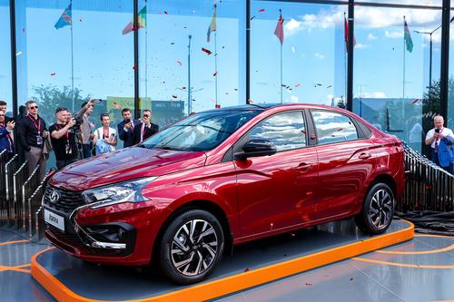 Задвинули в долгий ящик: АвтоВАЗ отложил выпуск Lada Iskra до весны 2025 года