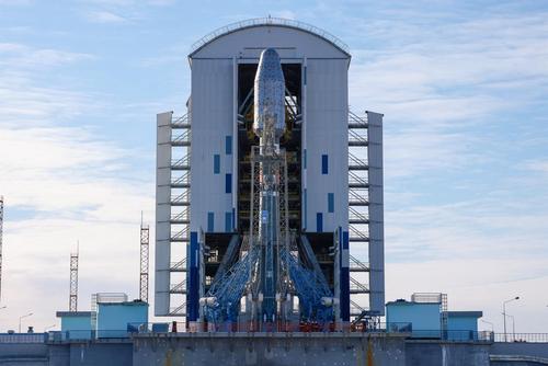 Preparación para el lanzamiento de la "Soyuz" con los satélites "Ionósfera-M"