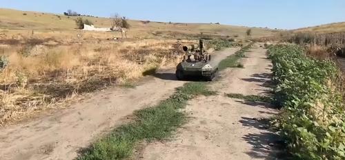 Вооружили ПТРК «Конкурс-М»: нового беспилотного робота на базе СЭМ-350 разработали в России