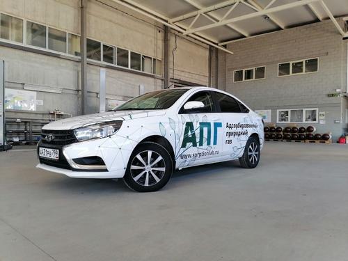 Представлена битопливная LADA Vesta CNG с новой системой заправки газа