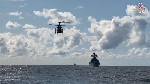 Носители «Кинжалов» корабли «Адмирал Пантелеев» и «Адмирал Трибуц» отработали противолодочную оборону с ВМС Китая