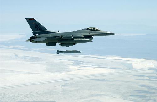 F-16 releases a JSOW guided bomb