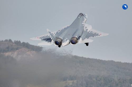 Amo de las alturas azules: Rostec entregó al ejército un lote de cazas Su-57 y Su-35S