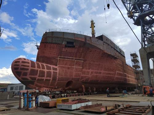 Большой морозильный рыболовный траулер «Виктор Гаврилов» на стапеле Прибалтийского судостроительного завода «Янтарь» (входит в ОСК). Его должны спустить на воду к концу 2024 года. 