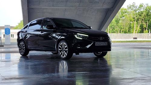 АвтоВАЗ представил удлиненную Lada Vesta NG. Автомобиль показали председателю Совфеда Валентине Матвиенко