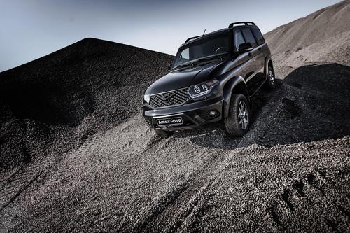 Ulyanovsk Automobile Plant "Patriot" with a V8 gasoline engine and automatic transmission started production in Russia