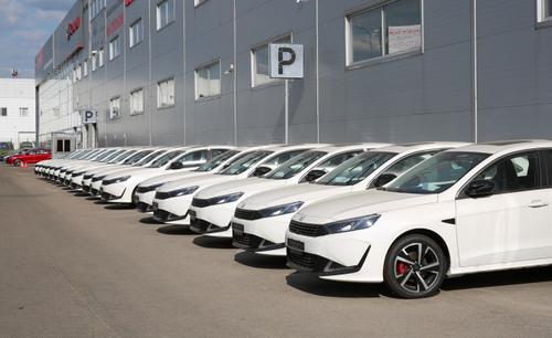 Объем российского рынка новых автомобилей в 2023 году может достигнуть отметки в 1 млн