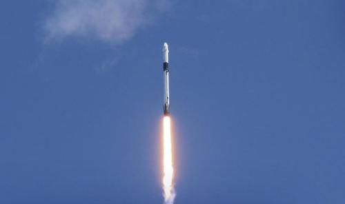 В США к МКС запустили ракету Falcon 9 с космическим кораблем Crew Dragon. На борту – российский космонавт