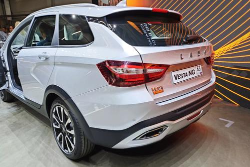 Массовое производство универсалов Lada Vesta возобновится в ноябре