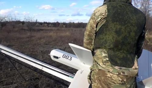 Известно, что он может не только поражать цели, но и вести разведку, и перегружать систему ПВО противника.<br>