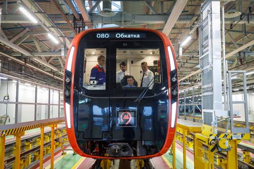 Переподготовку для работы на новом транспорте в депо «Сокол» пройдут больше 350 человек.