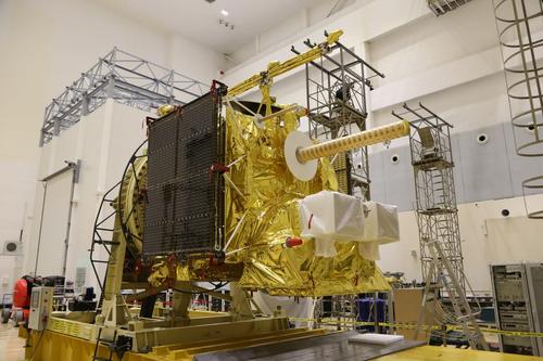 Now, specialists are preparing the second Arktika-M for launch to observe the Arctic region from space. The spacecraft is awaiting pre-launch preparation, refueling, and docking with the booster stage.
