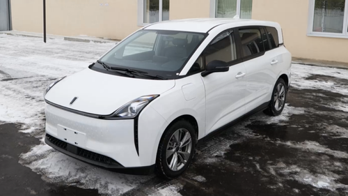 The first video of the FAW Bestune NAT electric minivan in Russia was published by the Governor of the Saratov Region, Roman Busargin