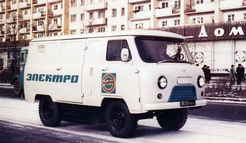 Так выглядела советская «Электробуханка», которая могла проехать до 50 км по городу без подзарядки. Серийной она так и не стала: в восьмидесятые годы советскому автопрому было уже не до выпуска «автомобилей будущего»