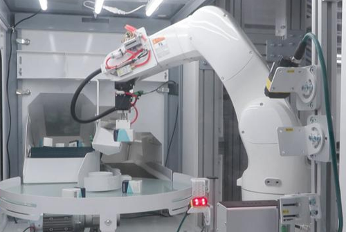 The mechanical employee performs routine work of doctors related to many papers and maintaining the drug base in order<br>