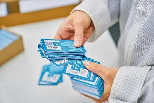 Ya se han producido más de 50 millones de tarjetas "Troika". Durante casi 11 años desde el lanzamiento de estas tarjetas de transporte, se puede pagar con ellas no solo en Moscú, sino en más de 25 regiones del país