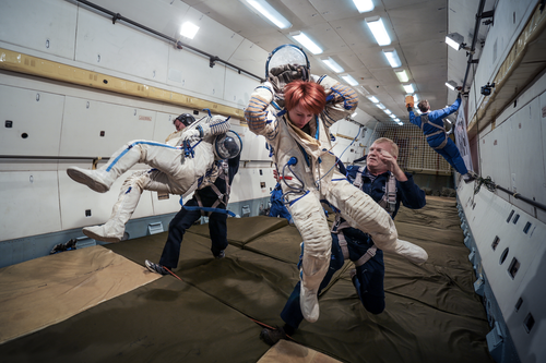 Astronauts are training inside the Il-76 MDK