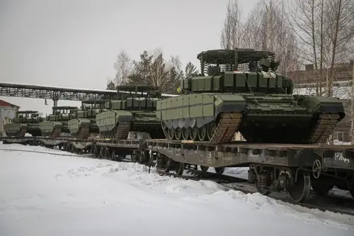 Así es como se ven los tanques T-72B3M, en los que están instalados los "asadores": protección adicional de la torreta
