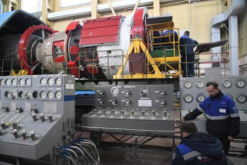 «Роскосмос» показал, как заправляется космический корабль «Союз МС-25»