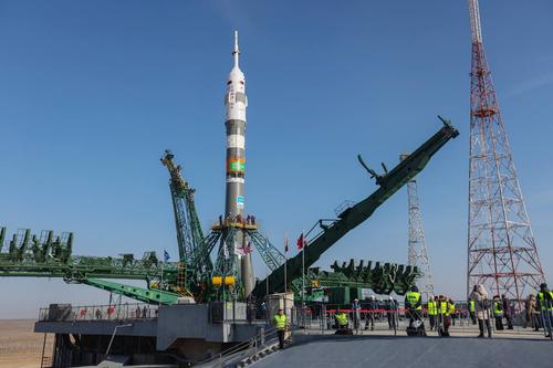 Как вывозят на старт ракеты «Союз» с пилотируемым кораблём на Байконуре